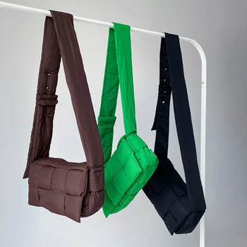 2023 Нова тканая чанта с памучна подплата, чанта в кассетном стил, дамски зимни модерна чанта през рамо, възли чанти Ins Crossbody